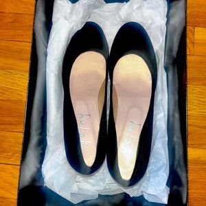 Fs/ny black suede shoes with a slight pump. Comfortable and classy. Like new.